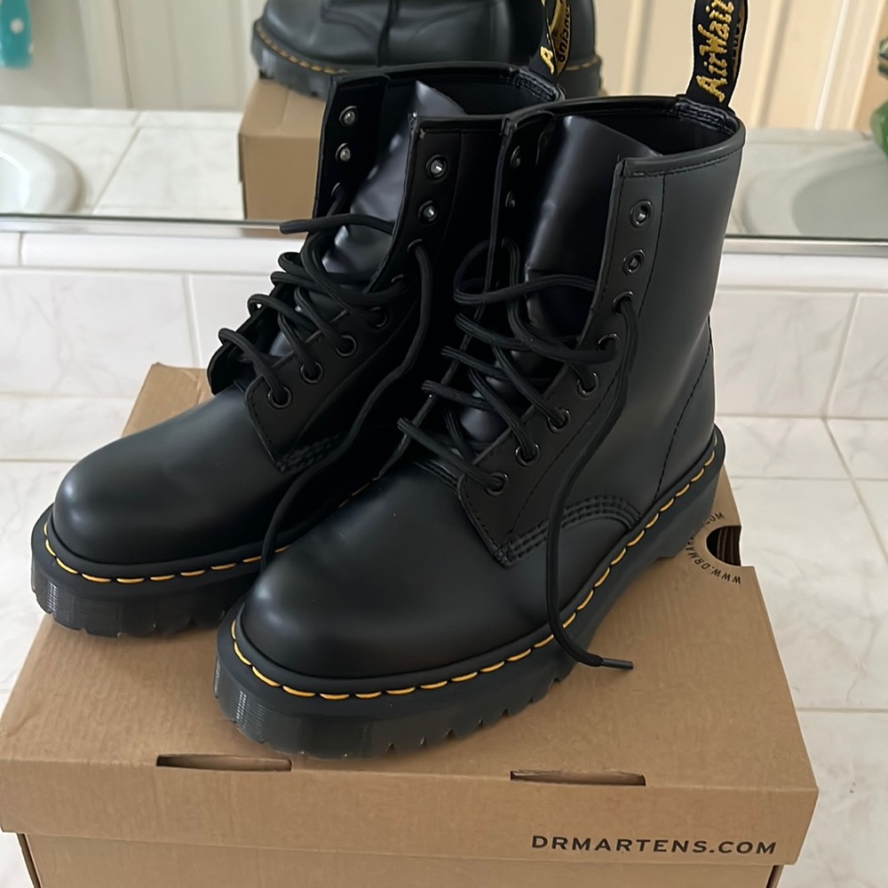 Dr. Martens Bex Boots 🍁